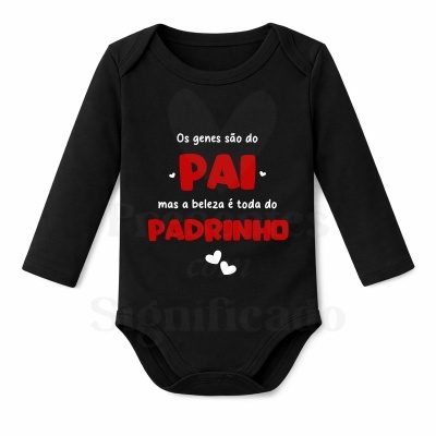 Body de bebé preto com texto em branco e vermelho e corações brancos