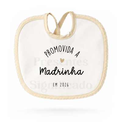Babete branco com bordas bege e texto em preto