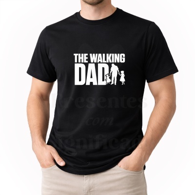 T-shirt preta com texto branco THE WALKING DAD e silhuetas de homem com duas crianças