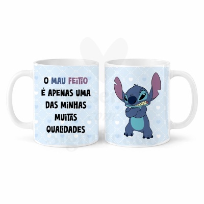 Conjunto de canecas com texto em português e personagem Stitch em fundo azul claro de corações