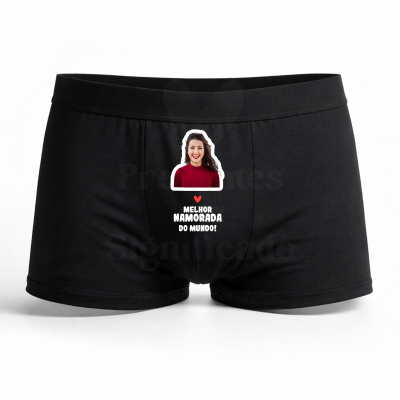 Cuecas boxer pretas com estampa de mulher sorridente e texto MELHOR NAMORADA DO MUNDO!