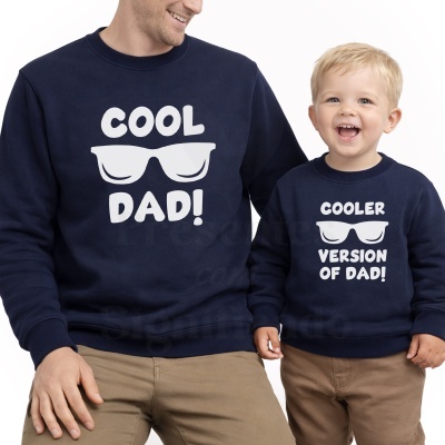 Sweatshirts azuis escuros para pai e filho com texto e desenho de óculos