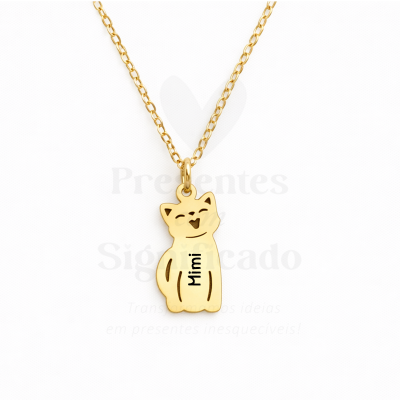 Colar dourado com pendente de gato com o nome Mimi