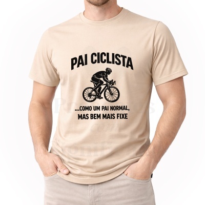 T-shirt bege com estampa preta de ciclista e texto em português