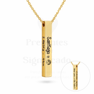 Colar dourado com pendente retangular e gravação personalizada