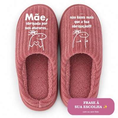 Pantufas rosas com texto e ilustração branca para mãe