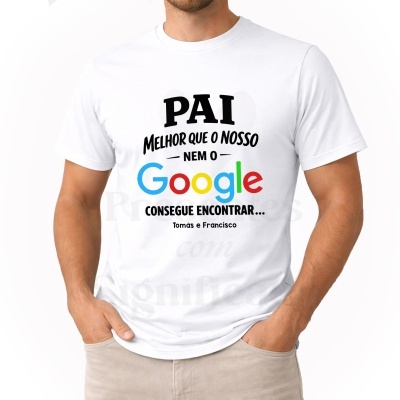T-shirt branca com texto colorido e preto sobre pai e Google