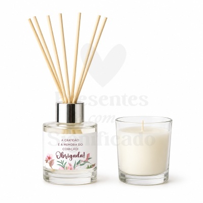 Conjunto de aromatizador e vela perfumada em vidro com etiqueta e varas de madeira