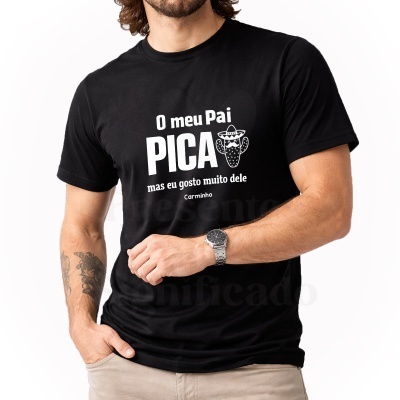 Homem a usar t-shirt preta com texto e desenho de cacto em branco