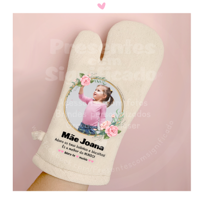 Luva de forno bege com foto de menina e texto personalizado para mãe