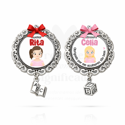Dois porta-chaves decorativos com ilustrações de meninas e texto personalizado em portugues.