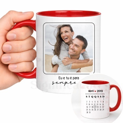 Caneca personalizada com foto de casal e calendário de Abril 2019