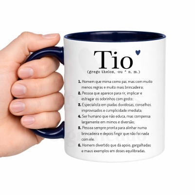 Caneca branca e azul com texto em português sobre a definição de Tio