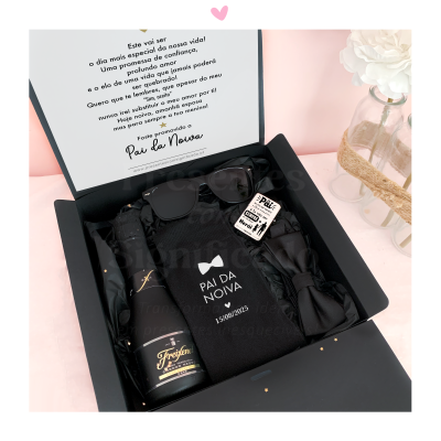 Caixa de presente preta com acessórios para o pai da noiva e mensagem