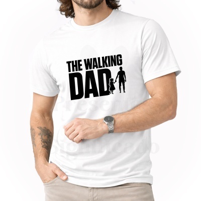 T-shirt branca com texto e figuras em preto estampados