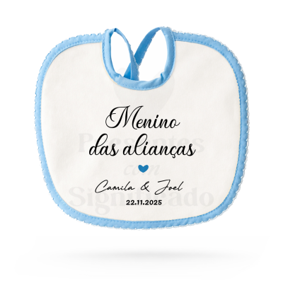 Babete branco com borda azul clara e texto preto e azul impresso