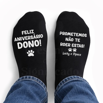Meias pretas com mensagens de feliz aniversário e promessa de não roer estas, com patas de animal desenhadas
