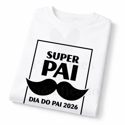 T-shirt branca com impressão preta bigode e texto SUPER PAI DIA DO PAI 2026
