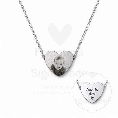 Colar com pendente coração e foto de criança com texto Amo-te Avó