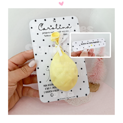 Cartão personalizado com balão amarelo e texto em português