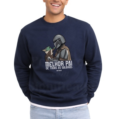 Sweatshirt azul com estampa de personagem e texto MELHOR PAI DE TODAS AS GALÁXIAS SANTIAGO