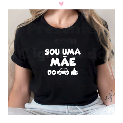 T-shirt preta com texto e ícones brancos