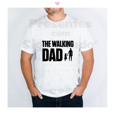 T-shirt branca com texto e imagem preta 'THE WALKING DAD'