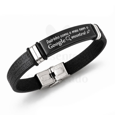 Pulseira preta com placa metálica e texto personalizado para padrinho