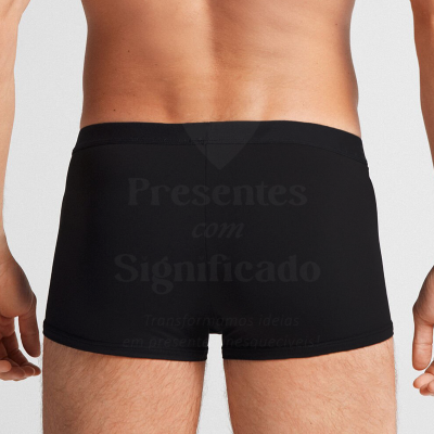 Cuecas boxer masculinas pretas vistas de costas