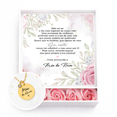 caixa com colar dourado de pendente redondo e cartão floral com texto em português