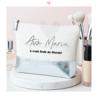 Necessaire branca com base prateada e texto personalizado Avó Maria a mais linda do Mundo