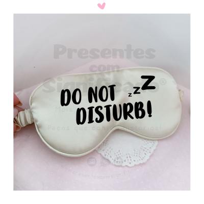 Máscara de dormir creme com texto preto 'DO NOT DISTURB!'