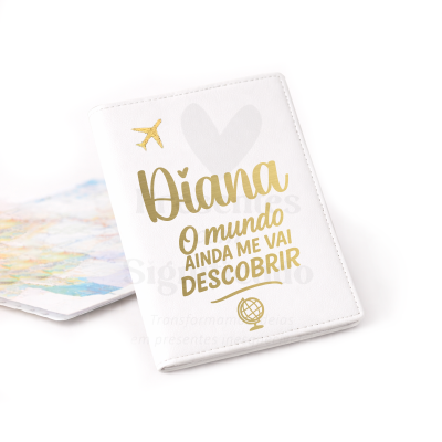Capa de passaporte branca com texto dourado personalizado