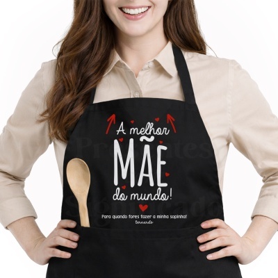 Avental preto com frase A melhor MÃE do mundo! Para quando fores fazer a minha sopinha! Bernardo e detalhe de corações e setas.