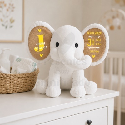 Pelúcia de elefante branco com texto personalizado nas orelhas