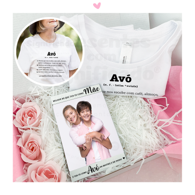 Conjunto de presente com t-shirt branca personalizada e cartão com foto em embalagem decorativa