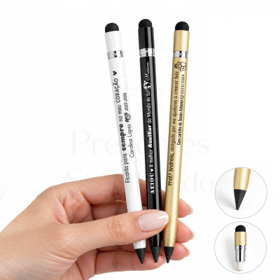 Três canetas touchscreen coloridas branco, preto e dourado com texto personalizado em português e pontas emborrachadas