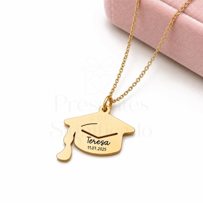 Colar dourado com pendente de chapéu de graduação personalizado