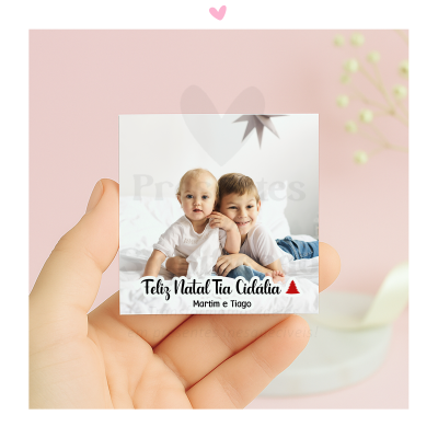 Cartão quadrado personalizado com fotografia de duas crianças e mensagem de Natal