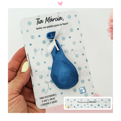 Cartão com balão azul e mensagem para Tia Márcia com bolinhas azuis