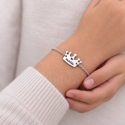 Pulseira com pendente em forma de coroa com nome Matilde