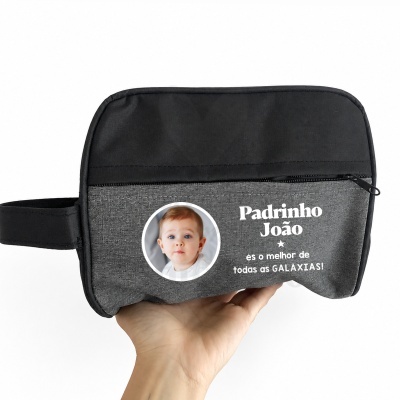 Necessaire preta com bolso frontal cinza personalizado com foto e texto branco