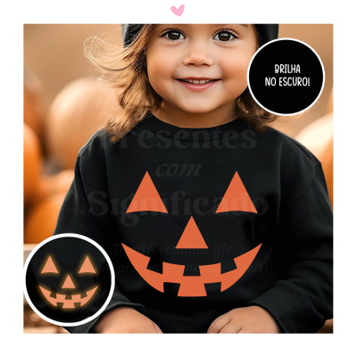 Camisola preta infantil com rosto de abóbora laranja que brilha no escuro
