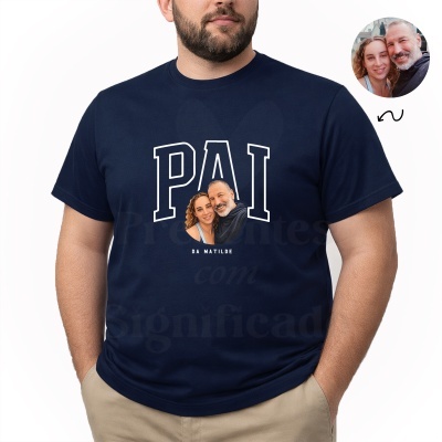 T-shirt azul escura personalizada com foto e texto PAI DA MATILDE