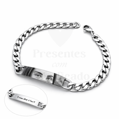 Pulseira prateada com imagem gravada de olhos femininos e texto O meu olhar é teu ♡