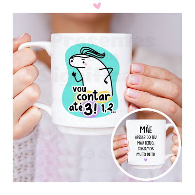 Caneca branca com ilustração colorida e mensagem para mãe em português