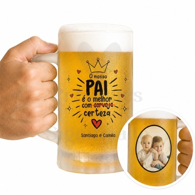 Jarra de cerveja com texto e foto de crianças