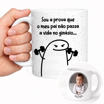 Caneca branca com texto e ilustração humorística e foto de criança para o Dia do Pai