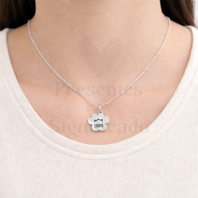 Colar com pendente em forma de pata com a palavra COOKIE