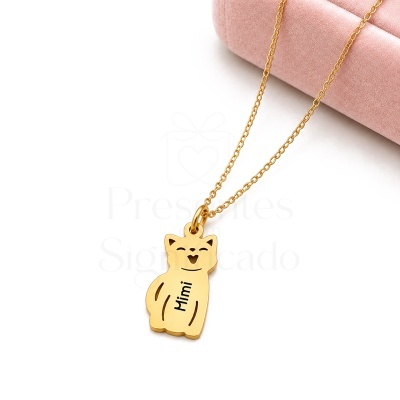 Colar dourado com pendente de gato e texto Mimi